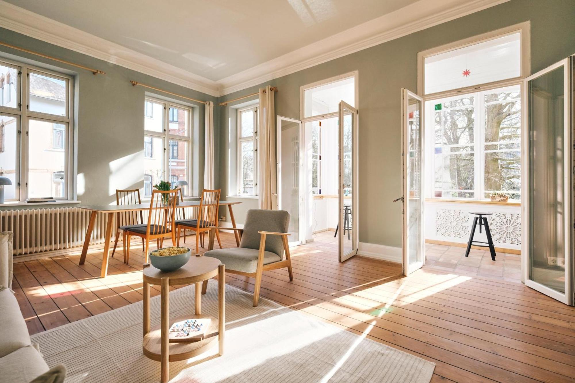 Villa Rosa - Charmante, Grosse Altbauwohnung フレンスブルク エクステリア 写真